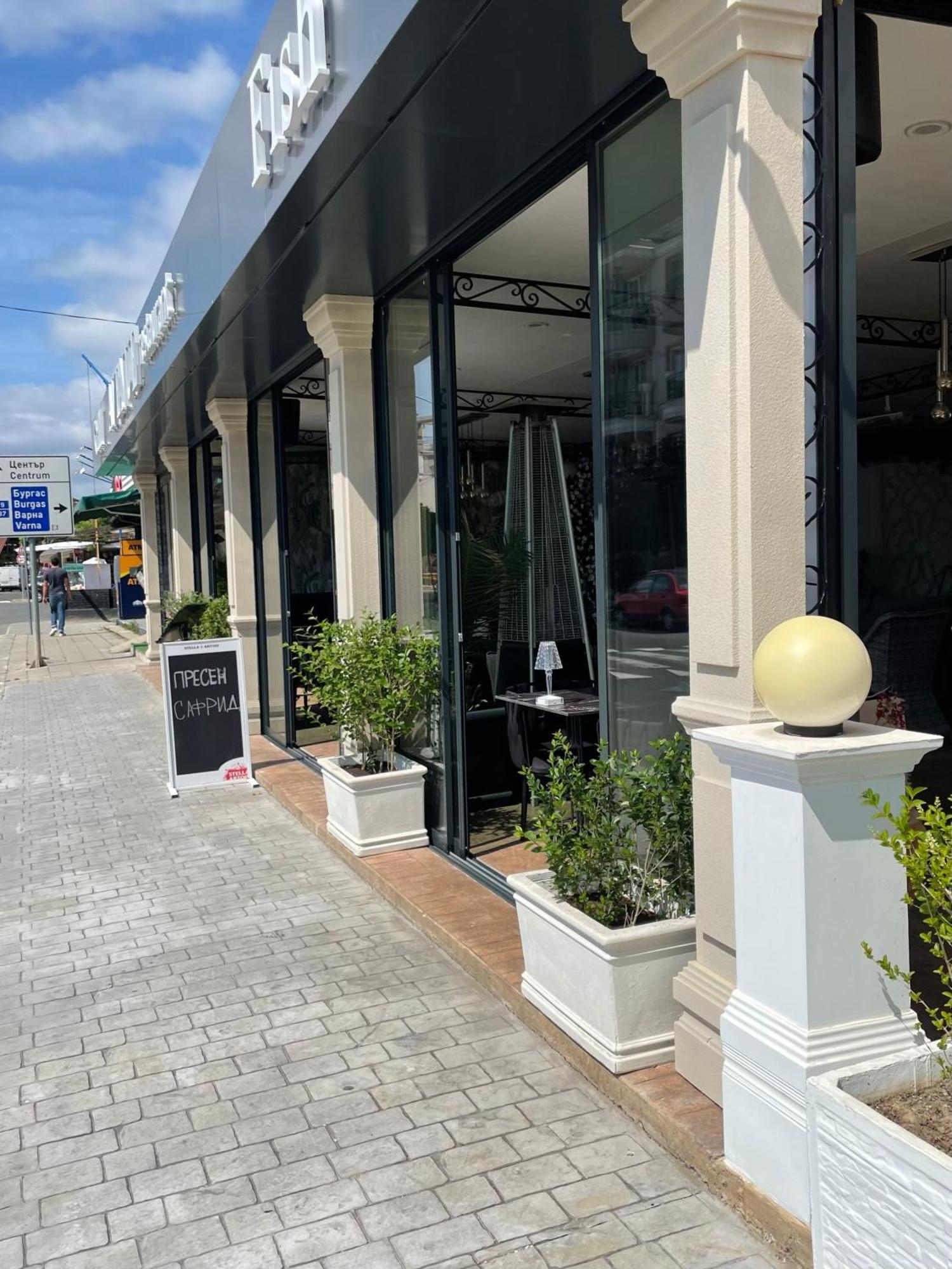 Hotel Avenue Равда Экстерьер фото